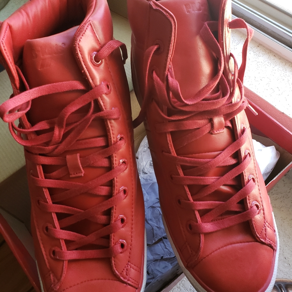 Sneakers size 11